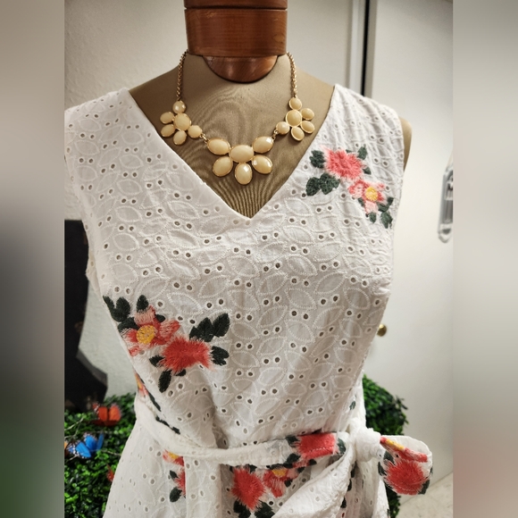 Calvin Klein floral embroidered eyelet Midi dress White Size 10 Bonus Necklace - Picture 3 of 13